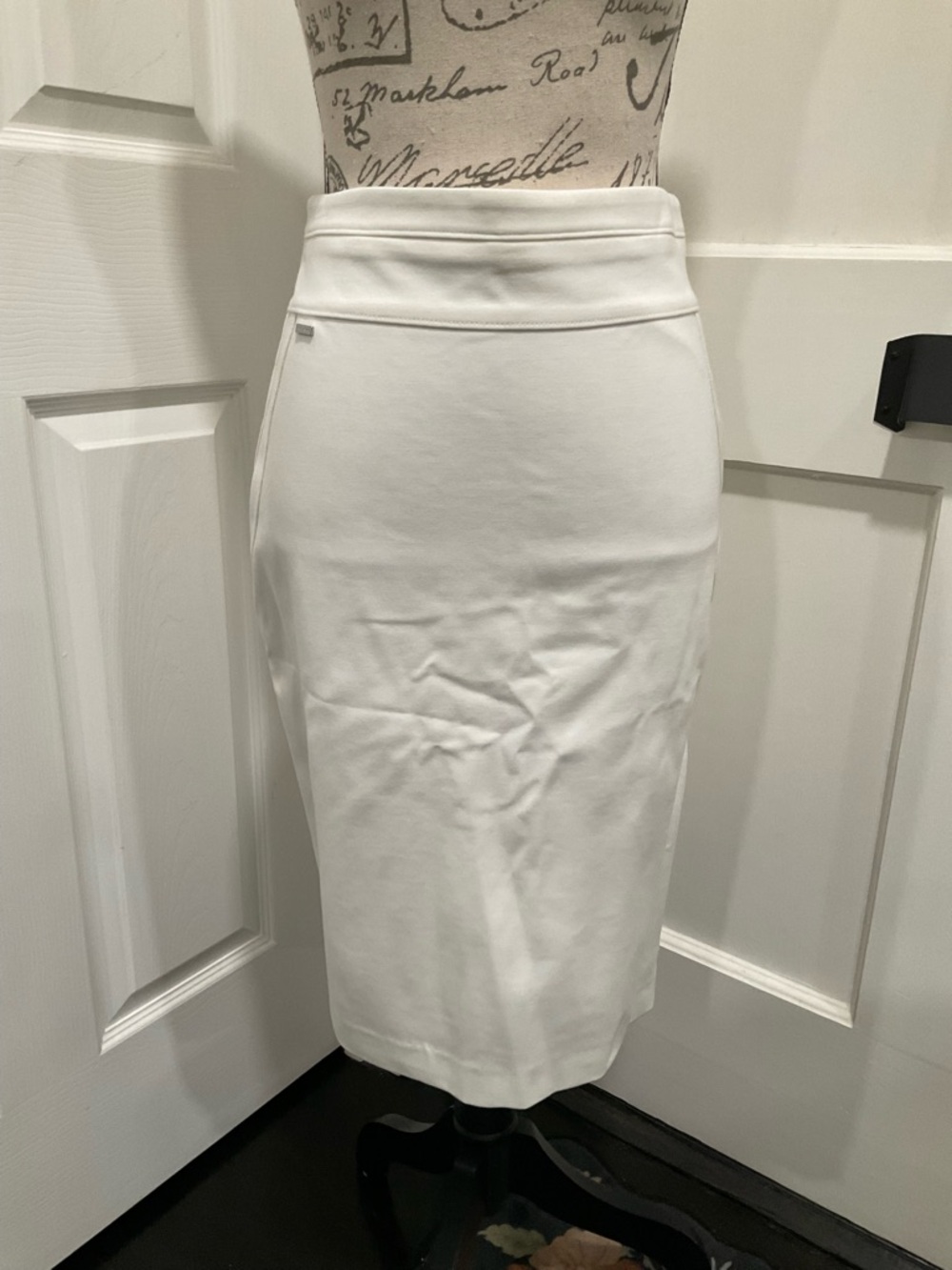 NWT WHITEHOUSE BLACK MARKET PERFECT FORM OFF WHITE PENCIL SKIRT - Picture 6 of 9